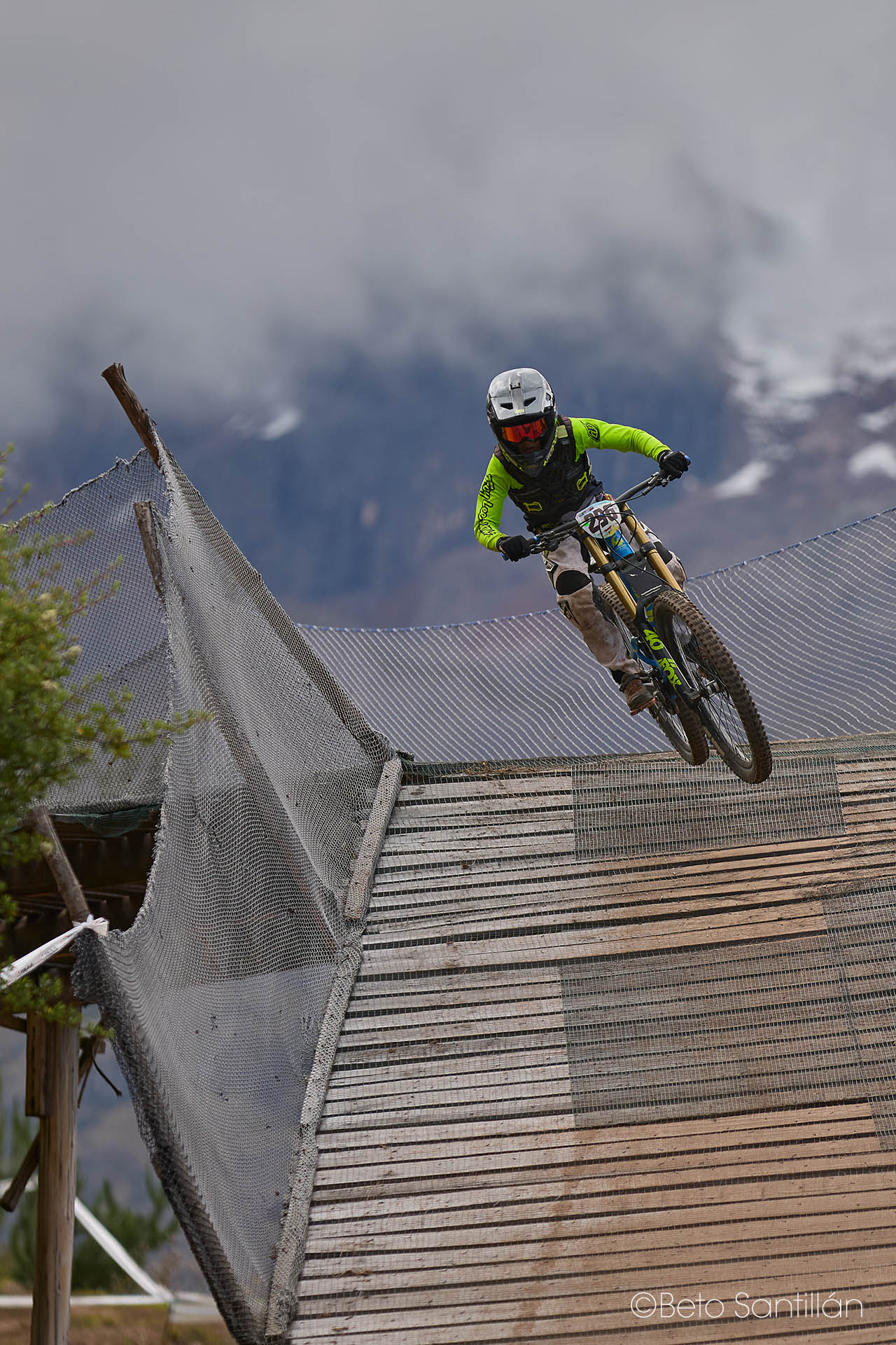 Matias Rey Barreda en acción durante Santísimo Downhill