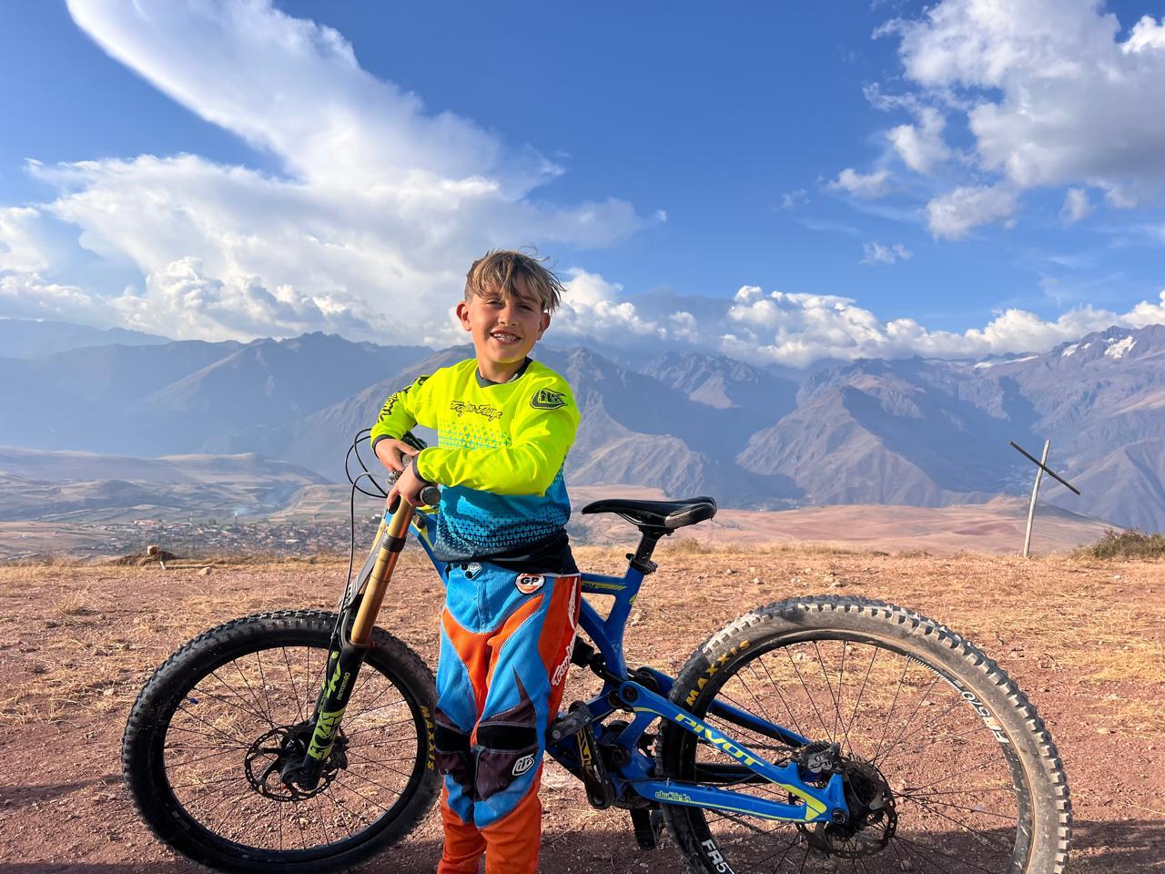 Matias Rey Barreda compitiendo en downhill